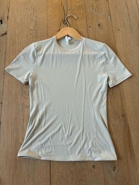 lululemon Nulu Tee size small in Light Beige
